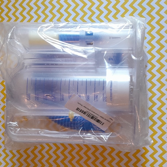Voldyne 5000 Breathing Exerciser - Picture 1 of 2